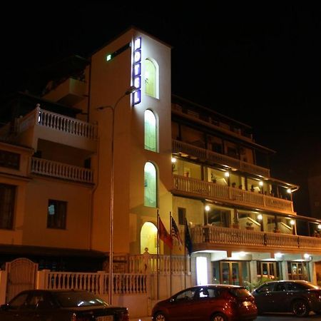 Vlorë Hotel Martini מראה חיצוני תמונה