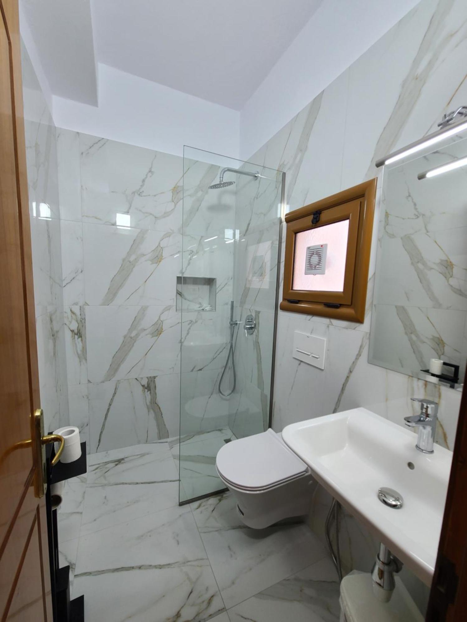 Vlorë Hotel Martini מראה חיצוני תמונה