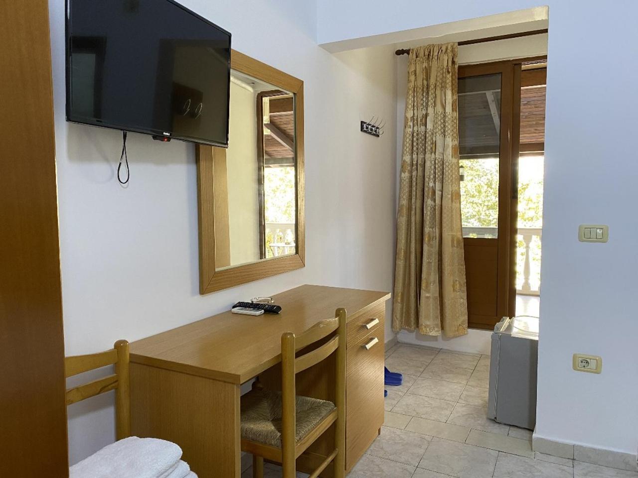 Vlorë Hotel Martini מראה חיצוני תמונה