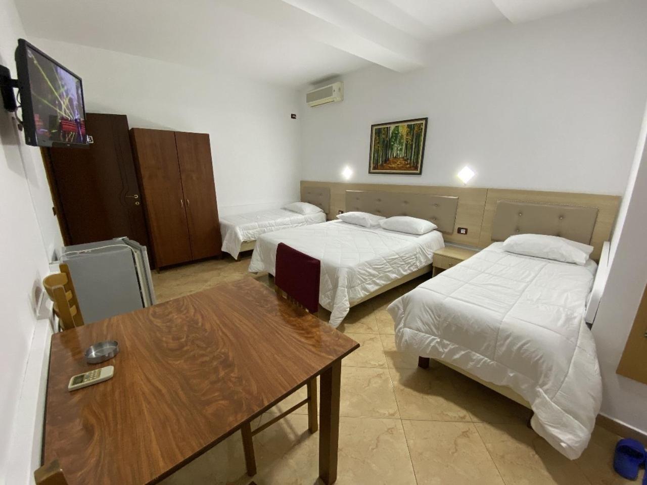 Vlorë Hotel Martini מראה חיצוני תמונה