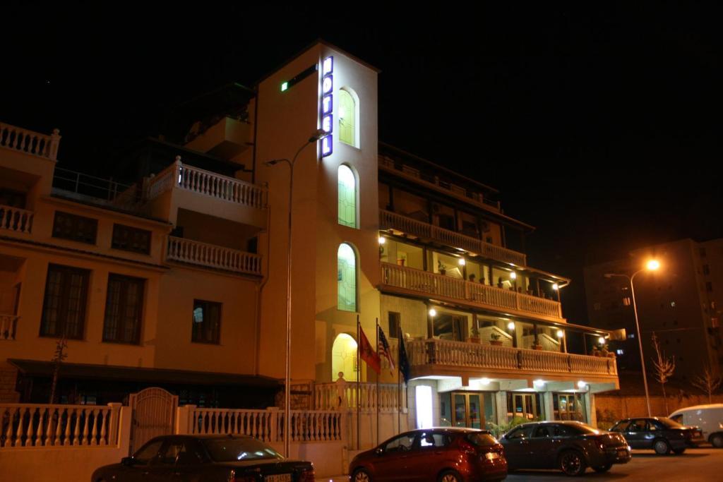 Vlorë Hotel Martini מראה חיצוני תמונה