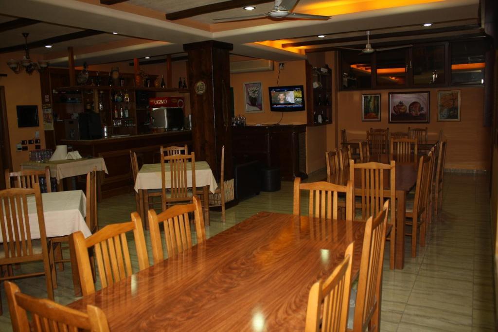 Vlorë Hotel Martini מראה חיצוני תמונה