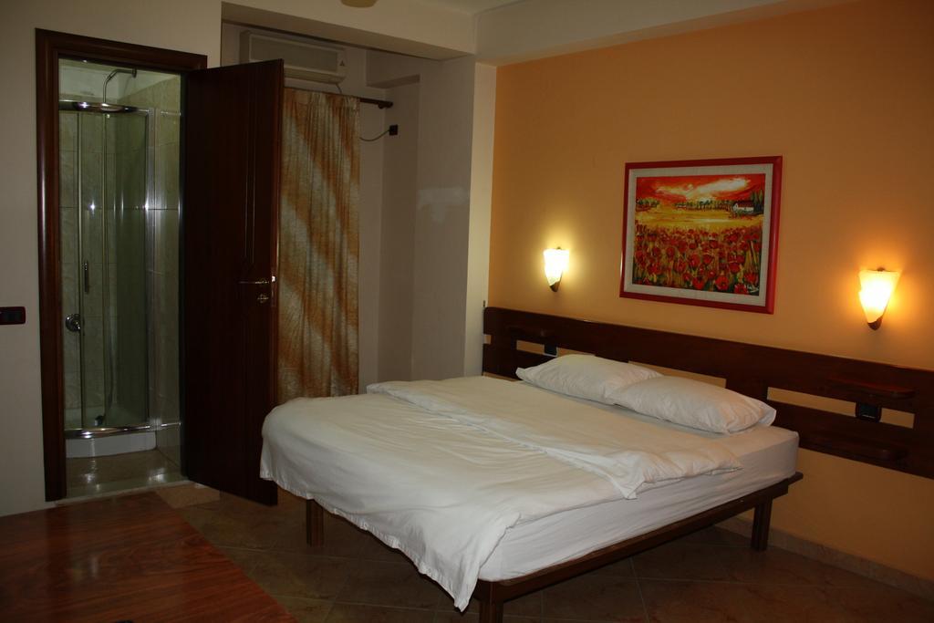 Vlorë Hotel Martini חדר תמונה
